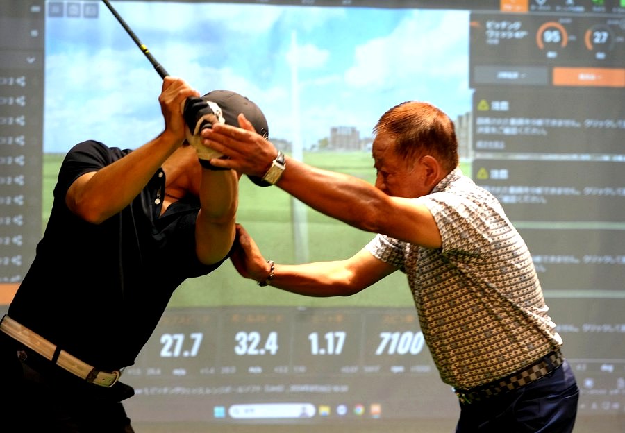 大鵬健二プロ マンツーマンレッスン指導中